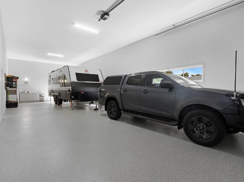 RV Garage at 47 Greenway Dr Howard